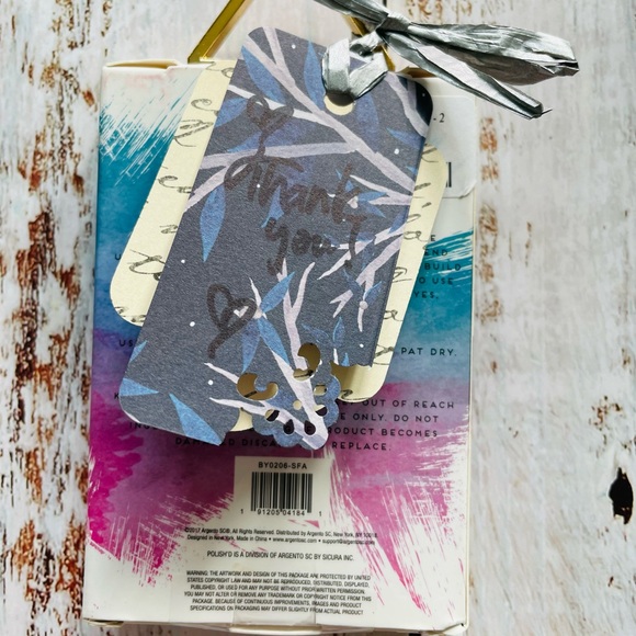 BNIB Polish’d Silicone Beauty Blender - Picture 3 of 3